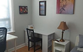 High Park Single Room With Personal Washroom And Kitchen