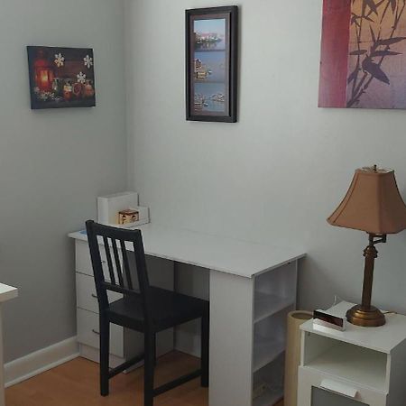 High Park Single Room With Personal Washroom And Kitchen Toronto Exterior photo