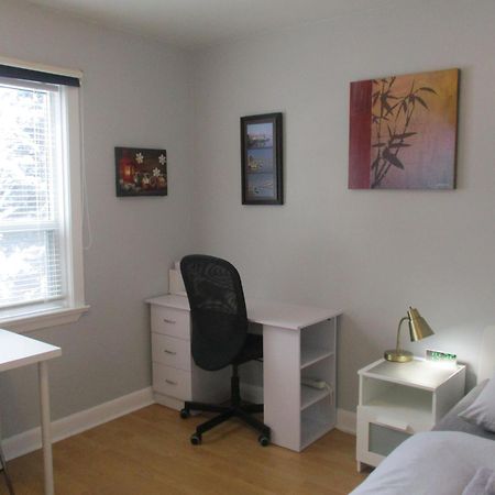 High Park Single Room With Personal Washroom And Kitchen Toronto Exterior photo