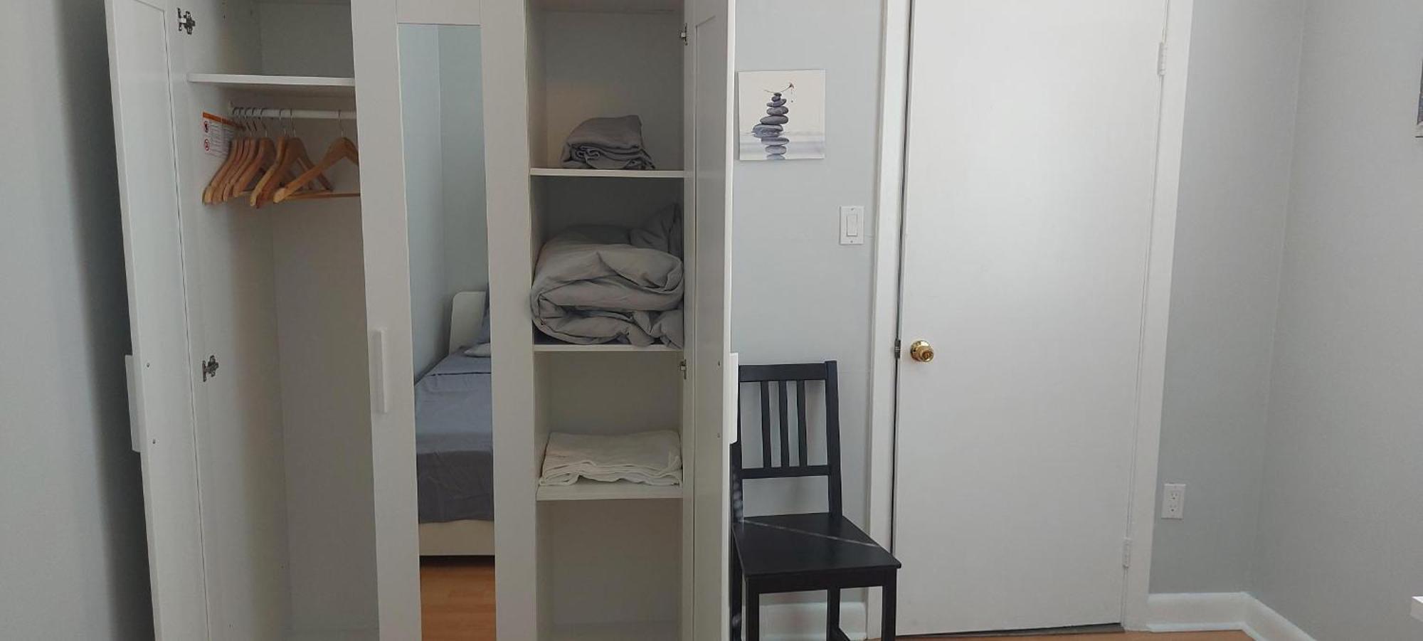 High Park Single Room With Personal Washroom And Kitchen Toronto Exterior photo