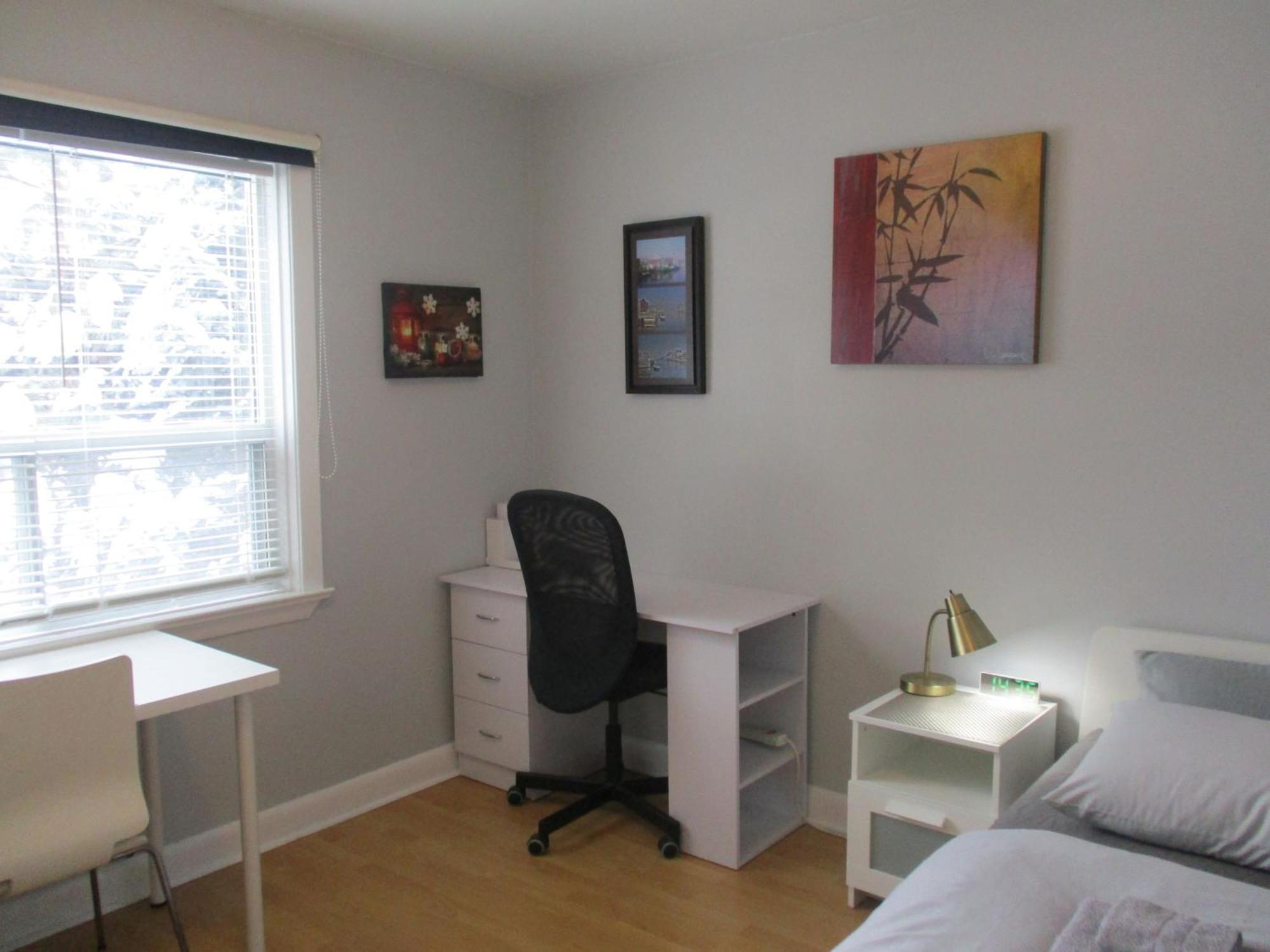 High Park Single Room With Personal Washroom And Kitchen Toronto Exterior photo