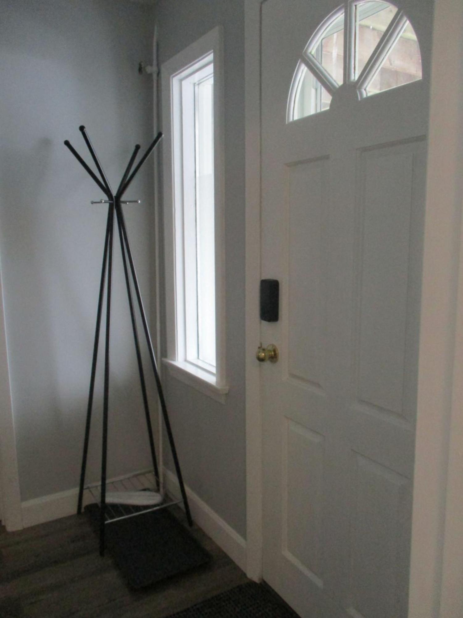 High Park Single Room With Personal Washroom And Kitchen Toronto Exterior photo